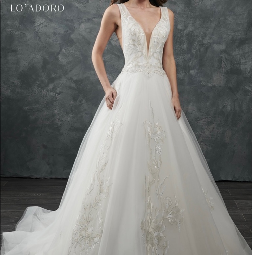 ❗️S O L D❗️ Ivory ball gown wedding dress with bustle (size 8)